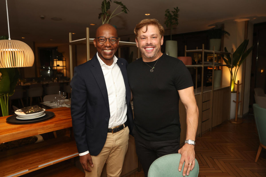 Luvo Ntezo E Bruno Chateaubriand