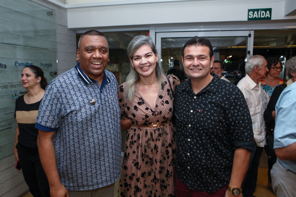 Preto Zezé, Mirela Tavares E Santino Bezerra