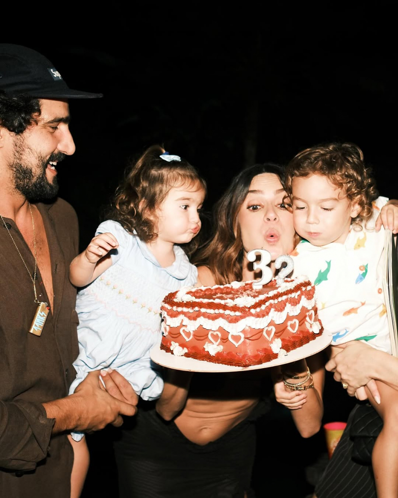 Renato Góes E Thaila Ayalla Com Os Filhos