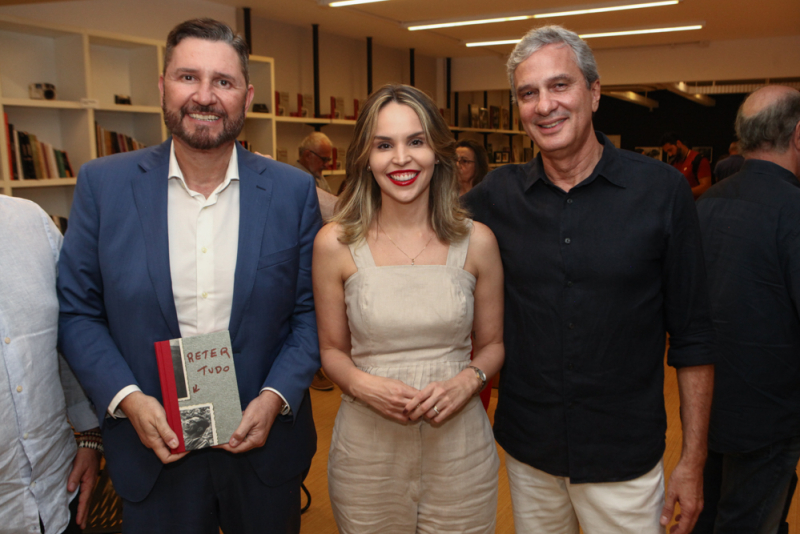 Memória em família - Livro que reúne fotos da família de Eudoro e Ermengarda Santana é lançado no Museu da Fotografia Fortaleza