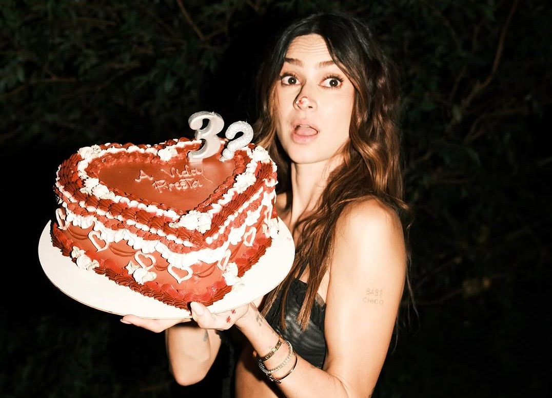 Thaila Ayala celebra novo ciclo com festa intimista e bolo temático: “A vida presta” Thaila Ayala celebra novo ciclo com festa intimista e bolo temático: “A vida presta”
