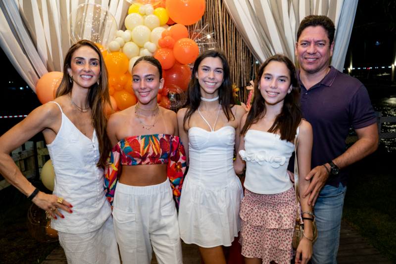 Sessão bday - Sunset chic marca aniversário de 14 anos de Celina Carvalho