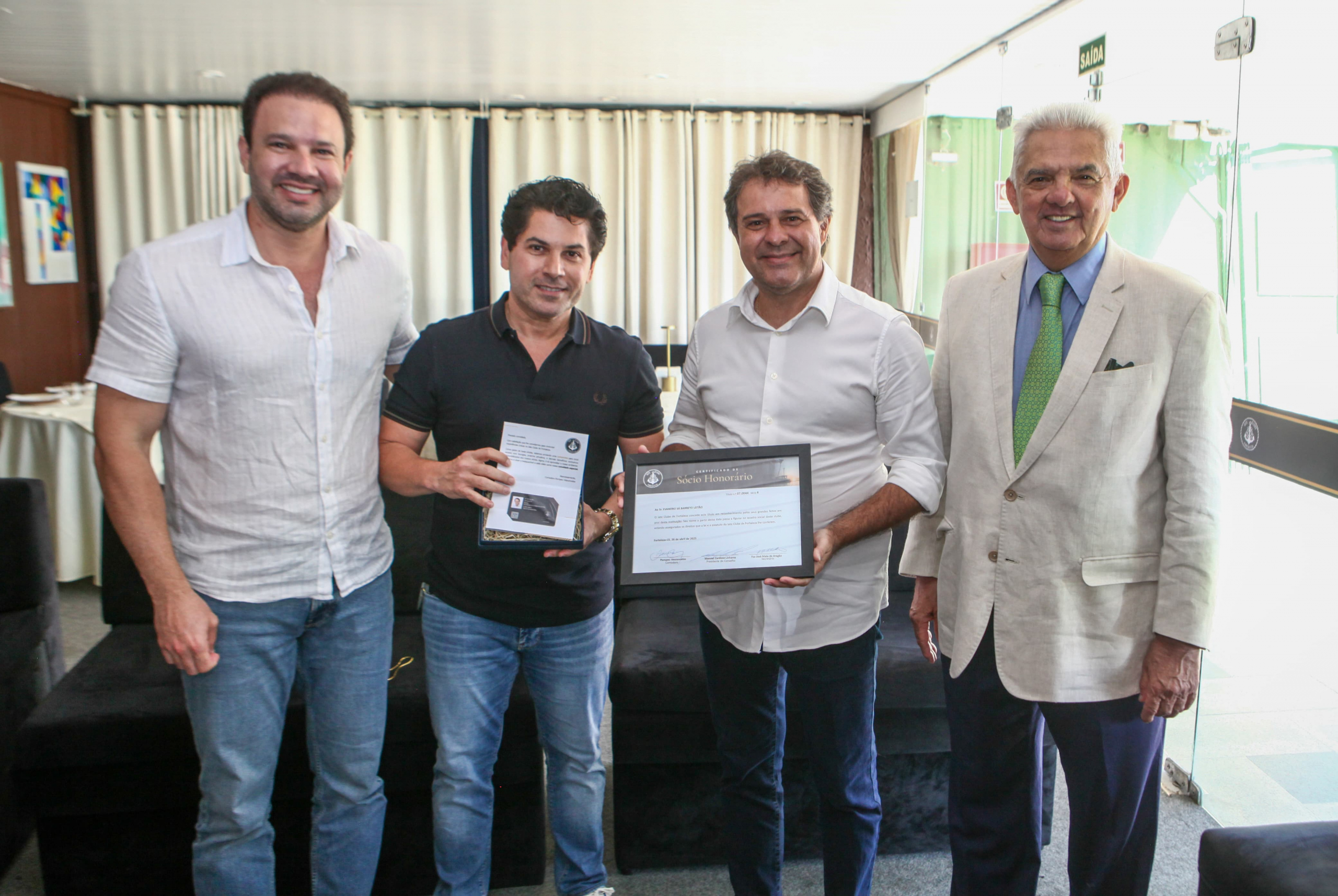 Prefeito Evandro Leitão é homenageado com título de Sócio Honorário do Iate Clube de Fortaleza