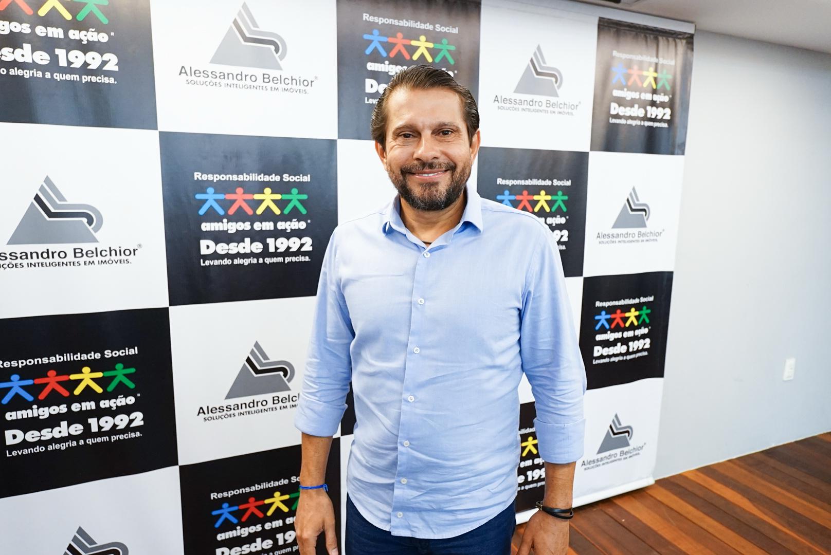 Secretário Hélio Winston apresenta obras da Seinfra em palestra para o grupo Amigos em Ação
