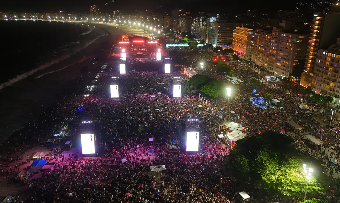 Polícia diz ter impedido ataque com explosivos no show de Lady Gaga