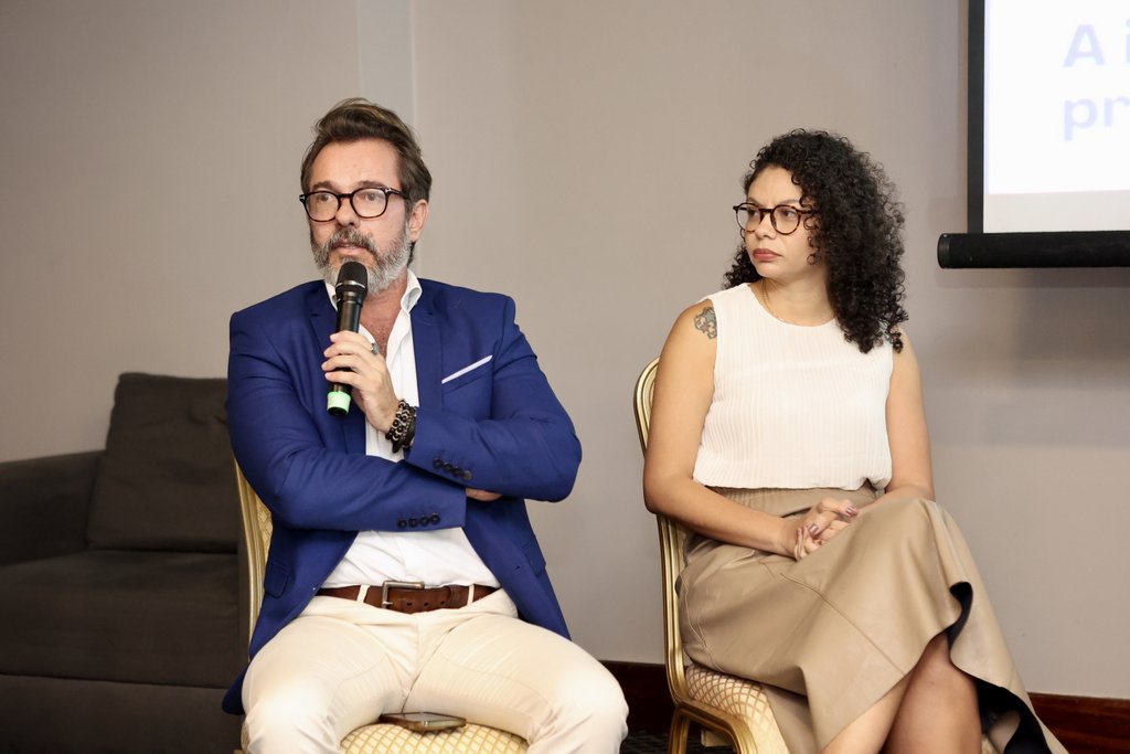 Ana Paula Lopes E Omar Caffaro
