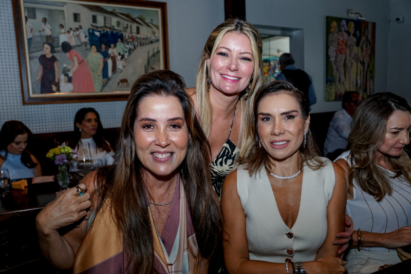 Sessão parabéns - Marina Cabral ganha festa de aniversário surpresa orquestrada por Leonardo Albuquerque em Fortaleza