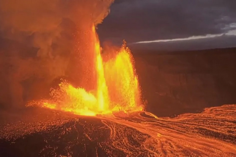 Br Cnn 260525 Rtr Ev C 6969 Usa Volcano.mp4 Frame 936