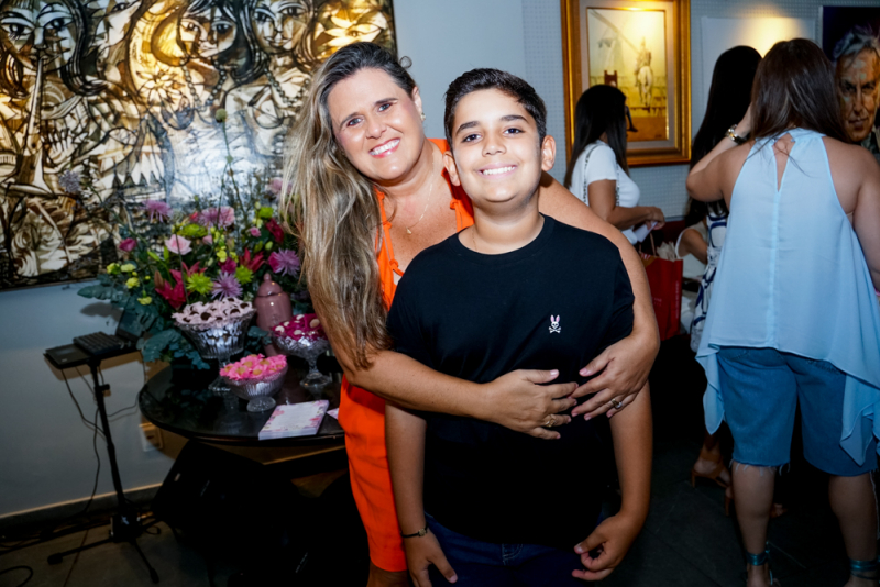 Sessão parabéns - Marina Cabral ganha festa de aniversário surpresa orquestrada por Leonardo Albuquerque em Fortaleza
