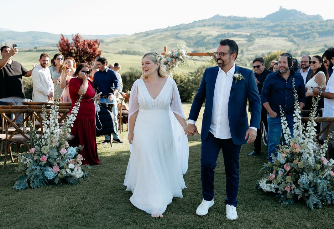 Neno Sampaio e Talita Oliveira dizem “sim” em cerimônia íntima em Poggio Covili, na Itália