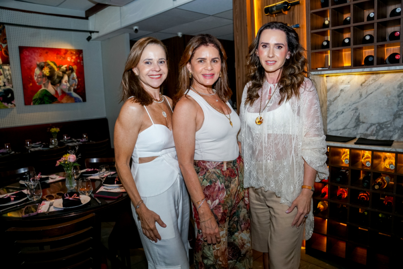 Sessão parabéns - Marina Cabral ganha festa de aniversário surpresa orquestrada por Leonardo Albuquerque em Fortaleza