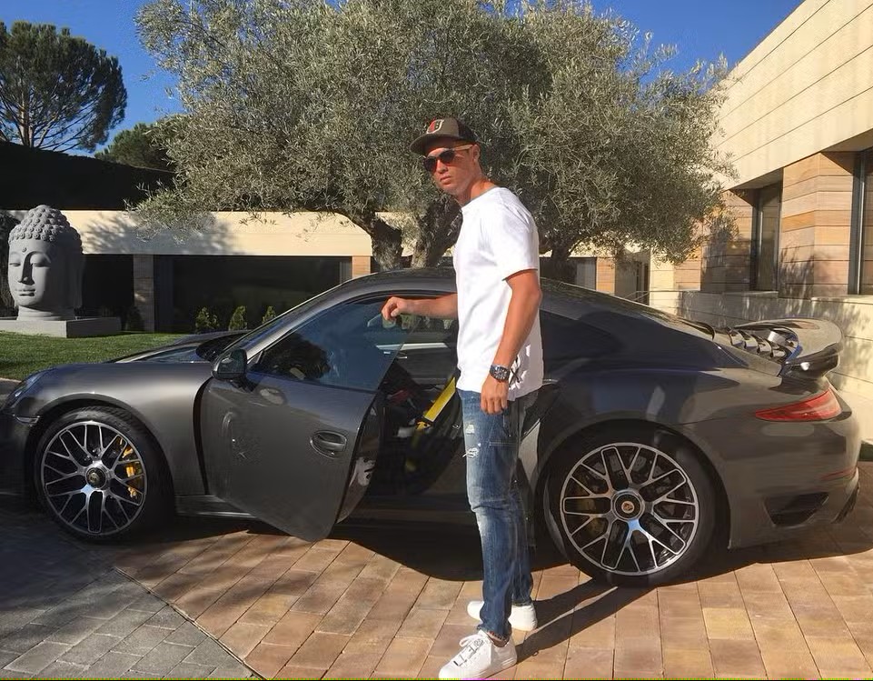 Cristiano Ronaldo E Seu Porsche 911 Carrera S
