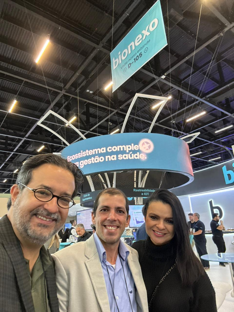 Dr. Márcio Crisóstomo E Os Enfermeiros Ícaro Cunha E Erica Brito