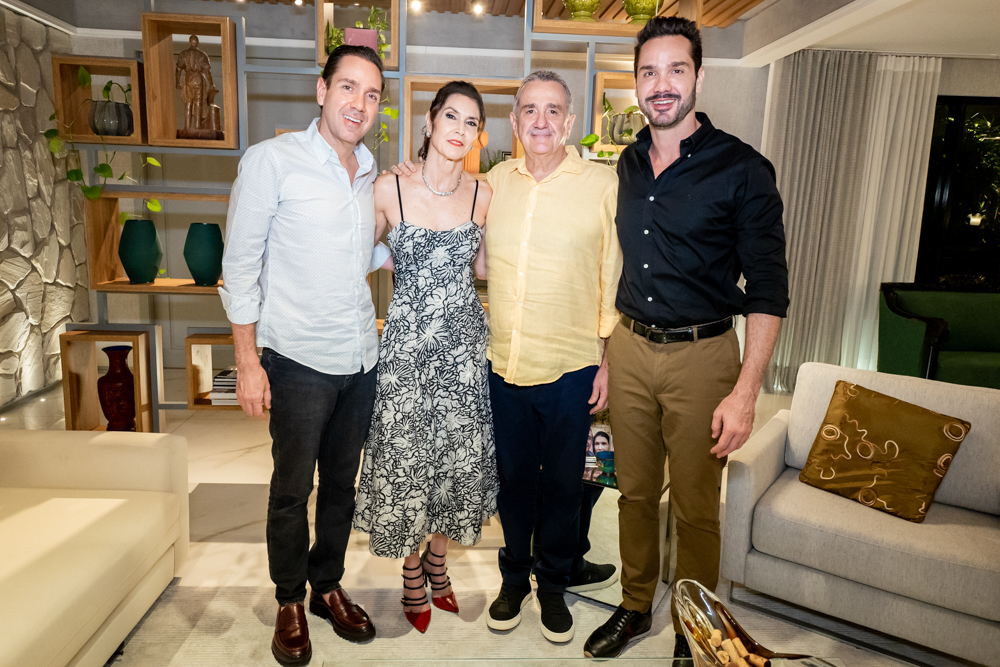 Gláucia e Bismarck Maia brindam 45 anos de casamento com jantar intimista em Fortaleza Gláucia e Bismarck Maia brindam 45 anos de casamento com jantar intimista em Fortaleza