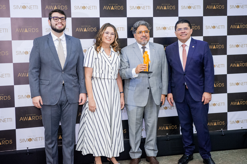 Enzo E Luiza Simonetti, Leandro Vasques E Valdetário Andrade Monteiro