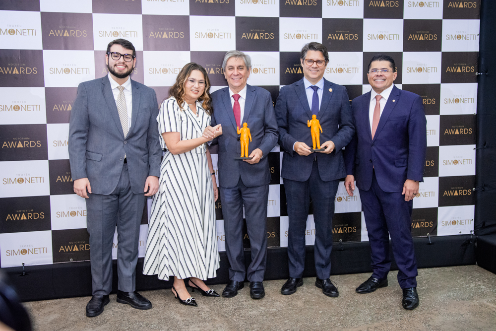 Enzo E Luiza Simonetti, Sabino Henrique E Leonardo Carvalho, E Valdetário Andrade Monteiro
