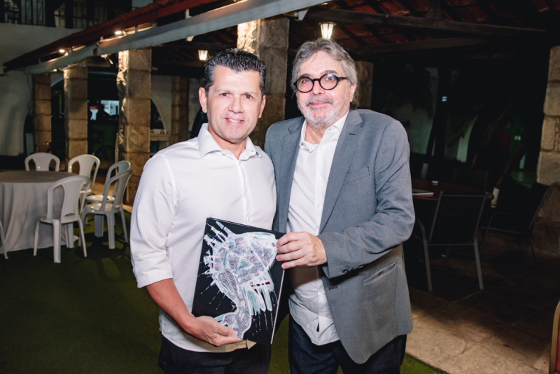 Colecionando afetos - Totonho Laprovitera lança livro em que revisita memórias e reflexões de sua trajetória de 50 anos