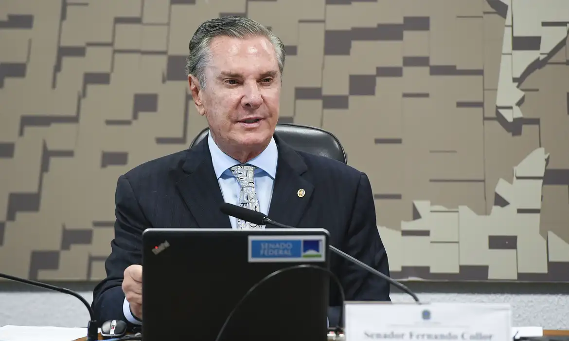 Ex-presidente Collor deixa presídio e vai cumprir em casa pena de 8 anos