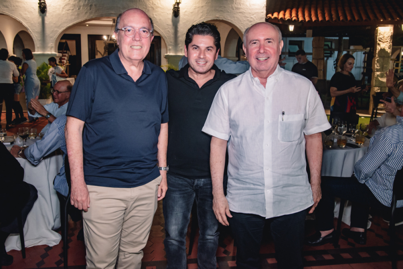 Colecionando afetos - Totonho Laprovitera lança livro em que revisita memórias e reflexões de sua trajetória de 50 anos