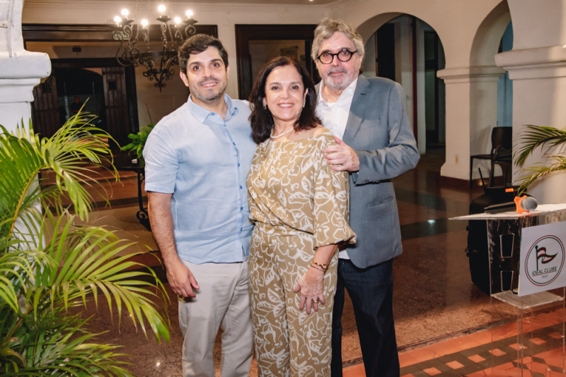 Colecionando afetos - Totonho Laprovitera lança livro em que revisita memórias e reflexões de sua trajetória de 50 anos