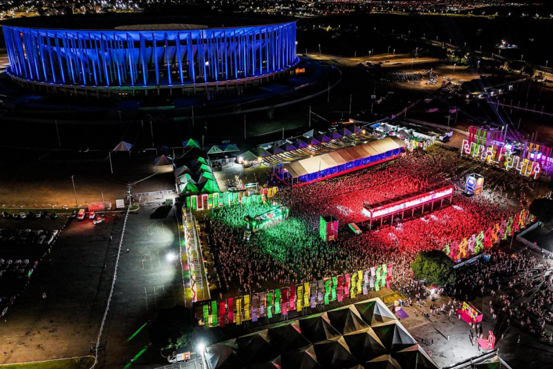 Axé em alta - Esquentarê e Festival Micarê arrastam multidões em Brasília durante o feriado
