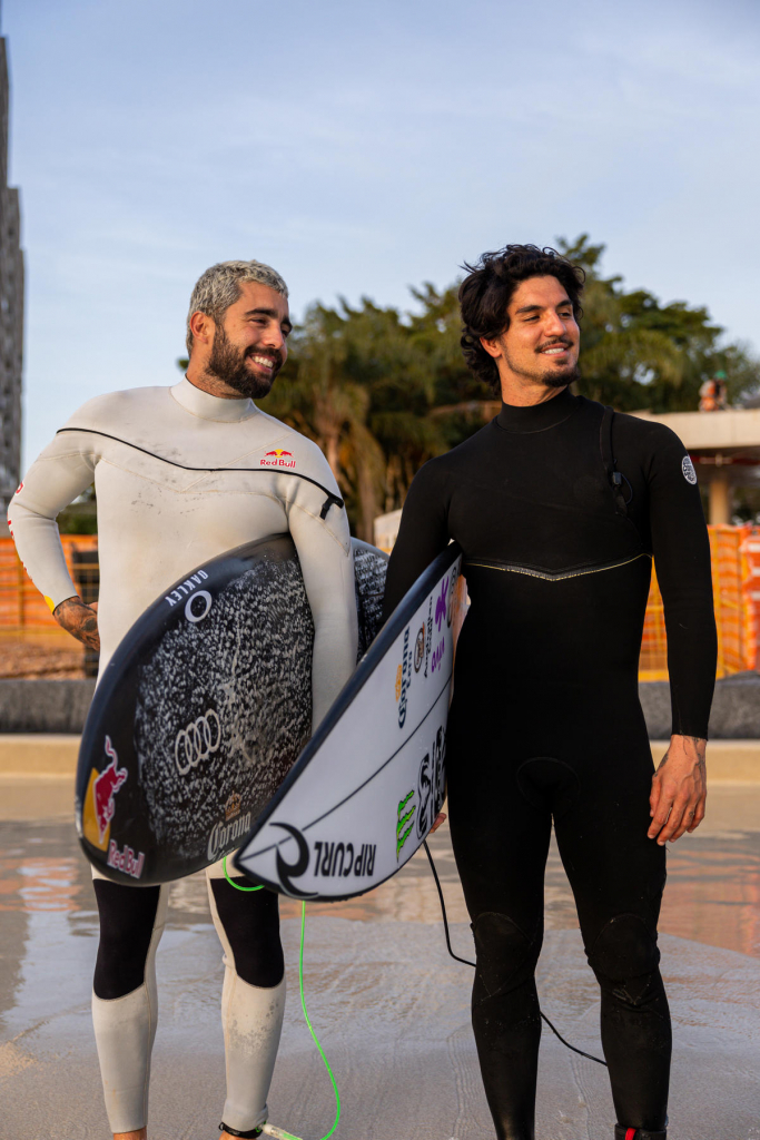 Gabriel Medina E Pedro Scooby Foto Gorka Gurdi (2)
