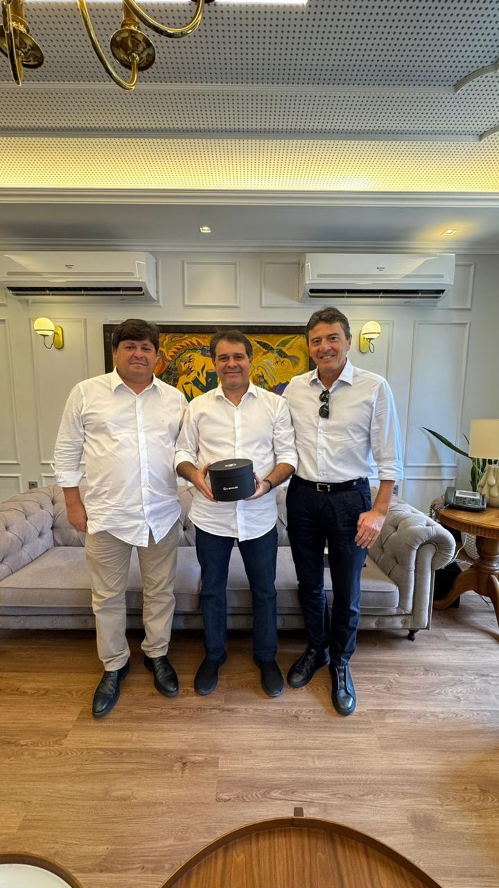 Prefeito Evandro é convidado para inauguração da loja da Lexus
