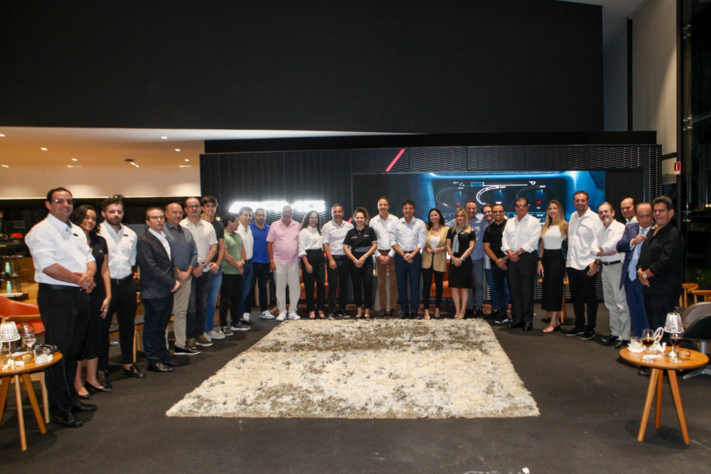 CEO da Mercedes-Benz Brasil participa de encontro exclusivo na Newsedan Fortaleza CEO da Mercedes-Benz Brasil participa de encontro exclusivo na Newsedan Fortaleza