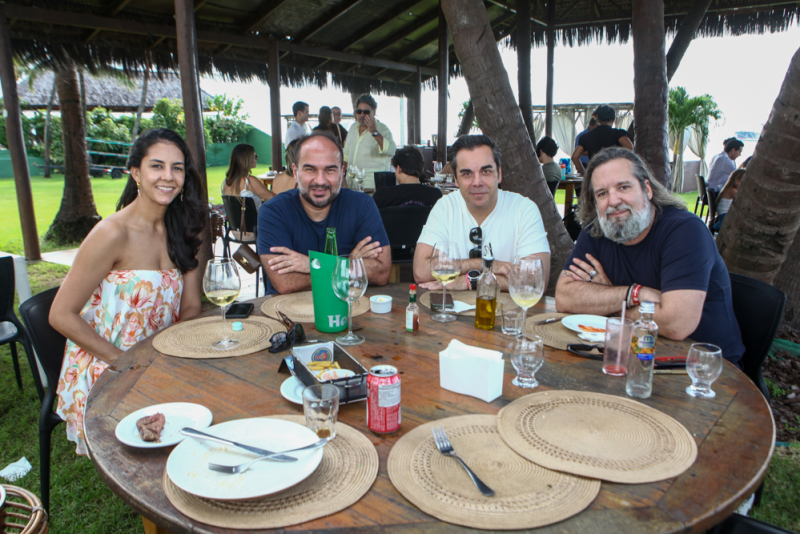 Point Badalado - Fim de semana intenso no Iate Clube de Fortaleza com regatas, elenco teatral e música ao vivo