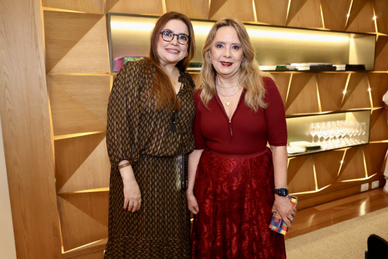 Voz e Violão - Sophie Charlotte e Tom Veloso fazem apresentação intimista no Emiliano Rio