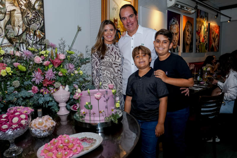 Sessão parabéns - Marina Cabral ganha festa de aniversário surpresa orquestrada por Leonardo Albuquerque em Fortaleza