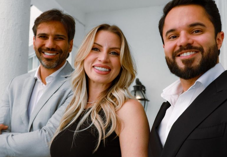 Médico, Thiago Alcântara, A Fisioterapeuta Dermato Funcional Talita Bessa E Médico, Flávius Cabral Sócios Diretores do grupo clay