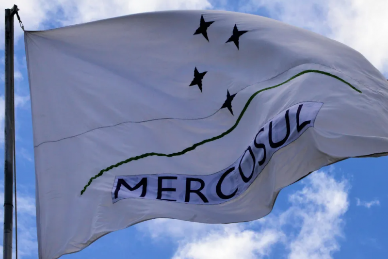 Parlamento Europeu paralisa ratificação do acordo Mercosul–UE por dúvidas jurídicas