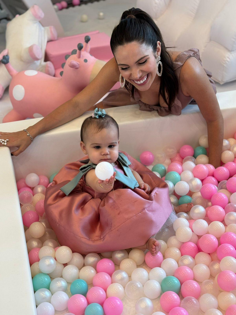 Olivia E Nicole Vasconcelos