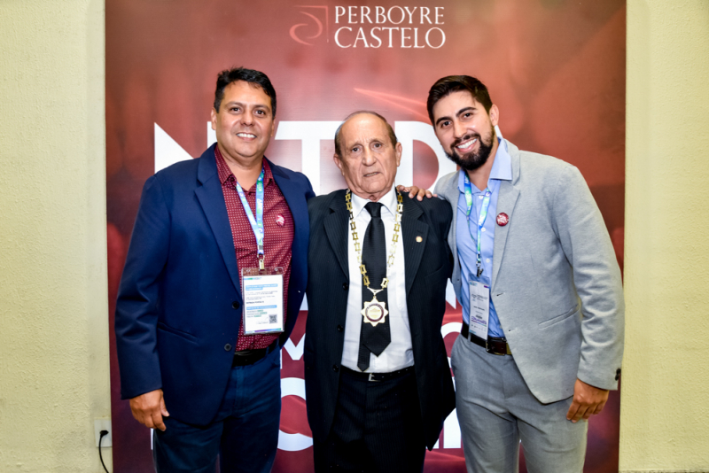 Posse histórica - Manoel Perboyre Gomes Castelo é empossado na Academia Brasileira de Odontologia durante o CIOCE 2025