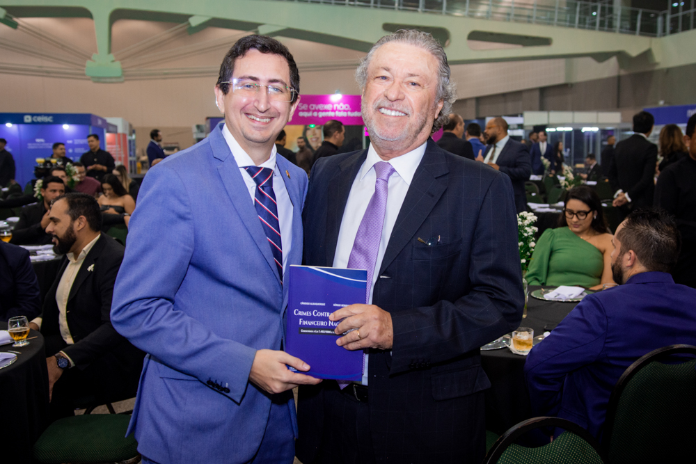 Roberto Victor E Cândido Albuquerque