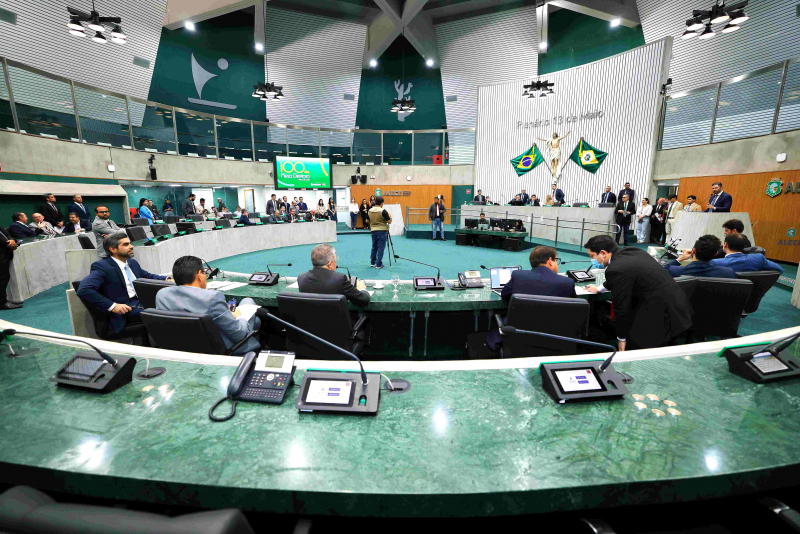 Alece recebe mensagens sobre prorrogar permissões de transporte complementar e doações de bens para ações ambientais