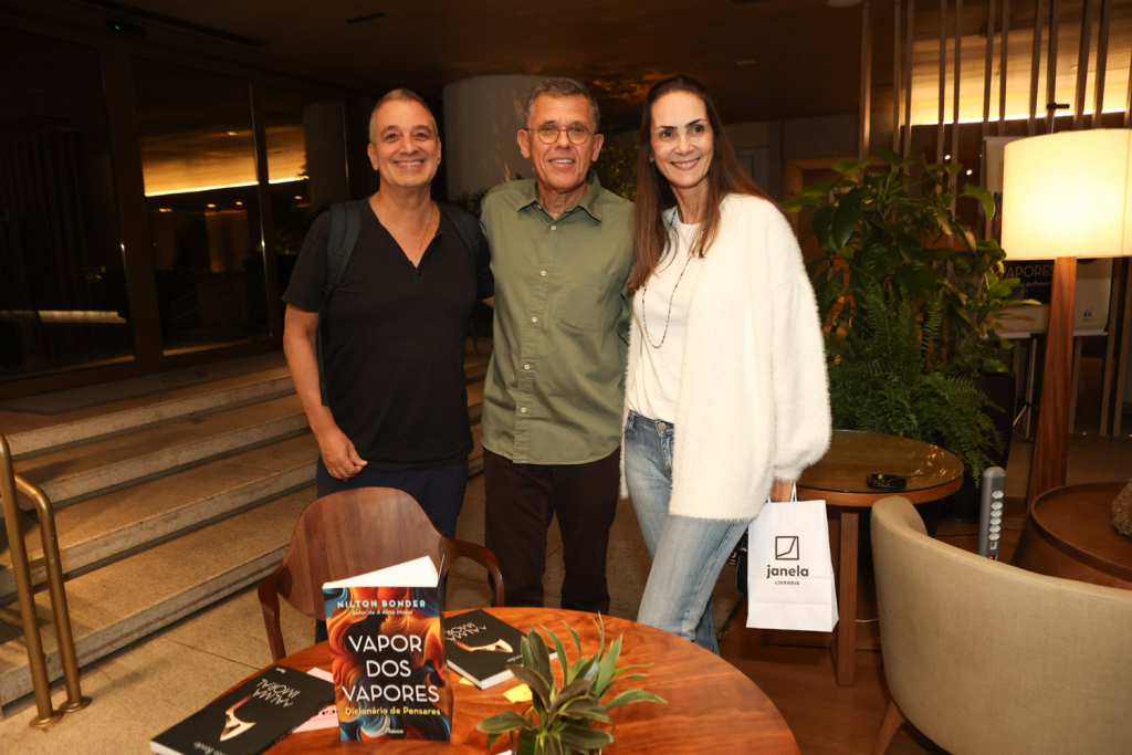 Ronaldo Simoes, Nilton E Carolina Olinto