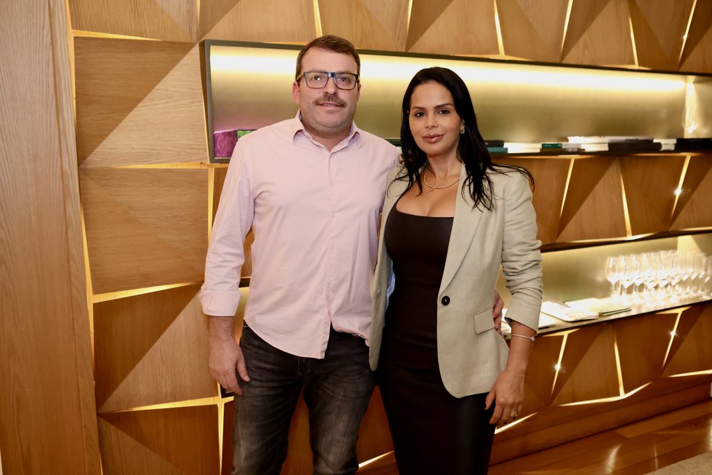 Rosemberg Milagres E Flavia Cristina