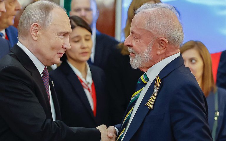Lula telefona para presidente da Rússia e reforça pedido de cessar-fogo com Ucrânia