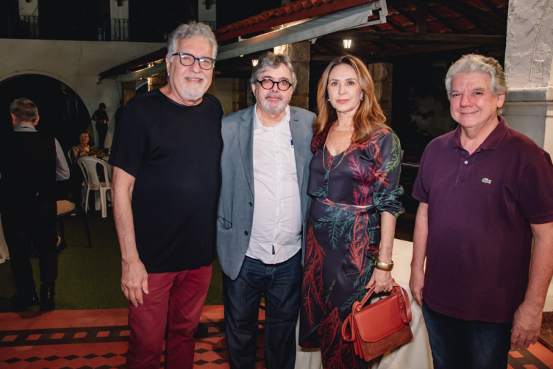 Colecionando afetos - Totonho Laprovitera lança livro em que revisita memórias e reflexões de sua trajetória de 50 anos