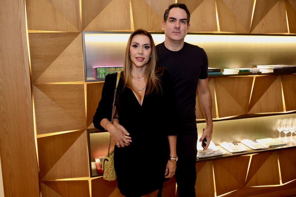 Wilton Gomes E Aline Nascimento