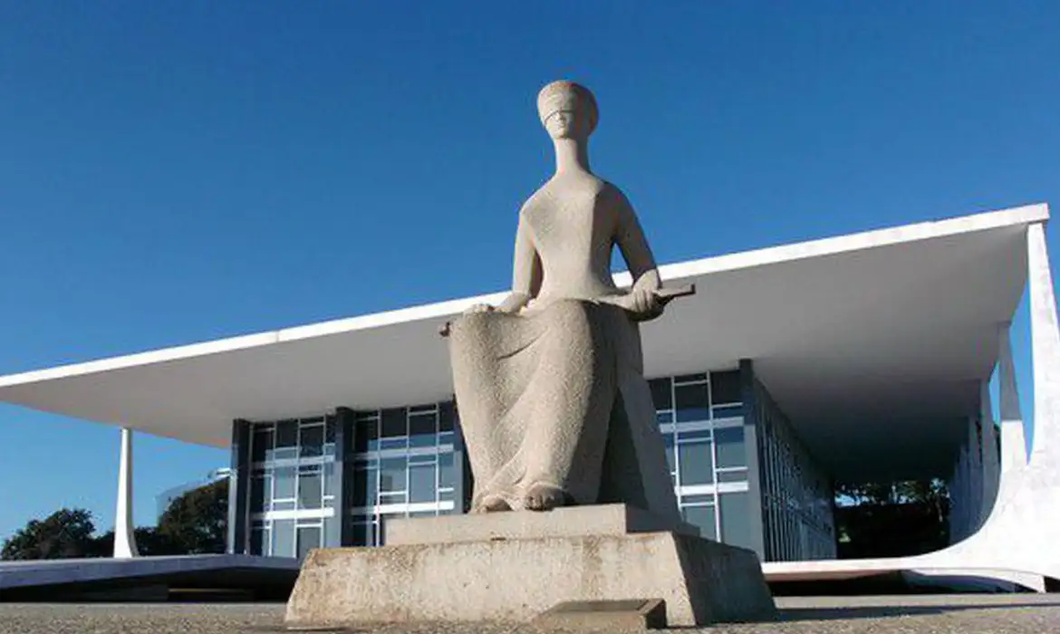 Pesquisa revela que maioria dos brasileiros diz ter vergonha do STF