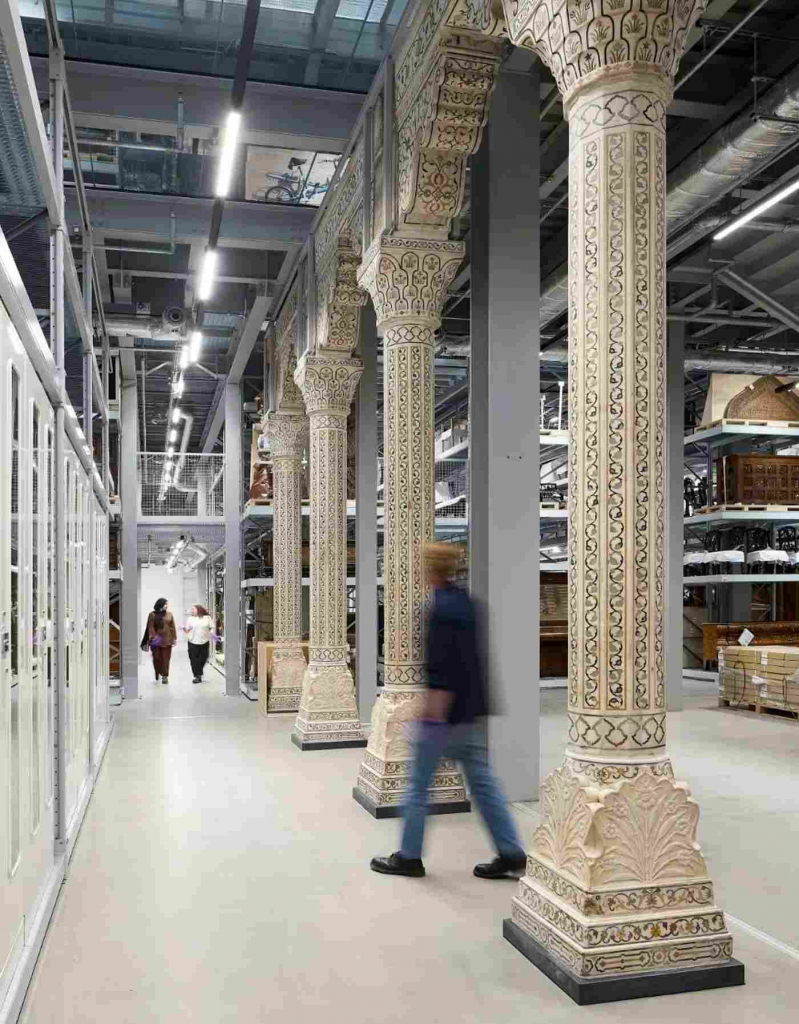 Algumas Exposições Foram Colocadas Para Criar Momentos De Revelação, Como A Colunata