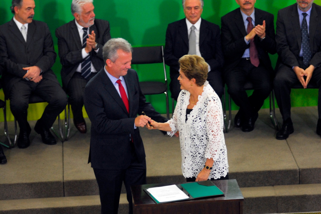 Andre Figueiredo Dilma