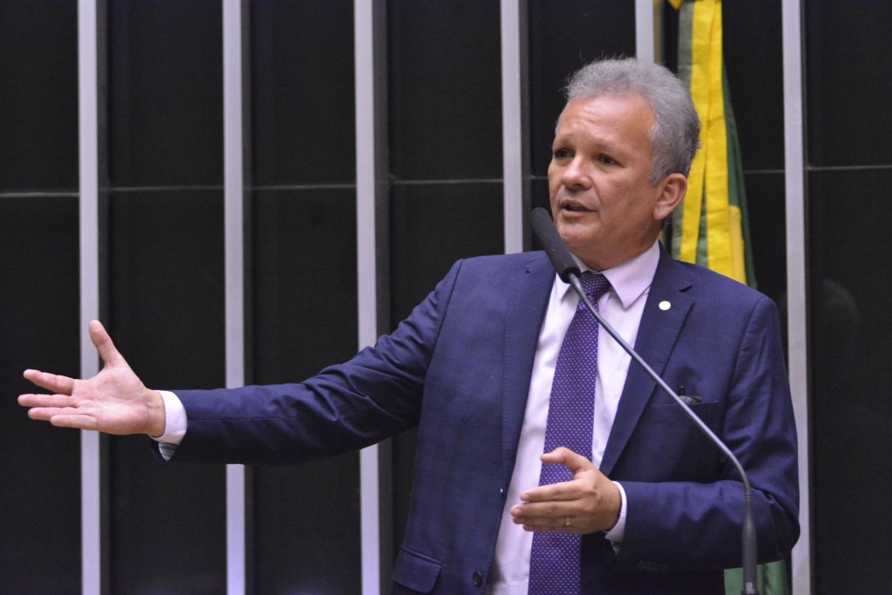 Royalties do pré-sal poderão financiar assistência social após emenda de André Figueiredo ser aprovada