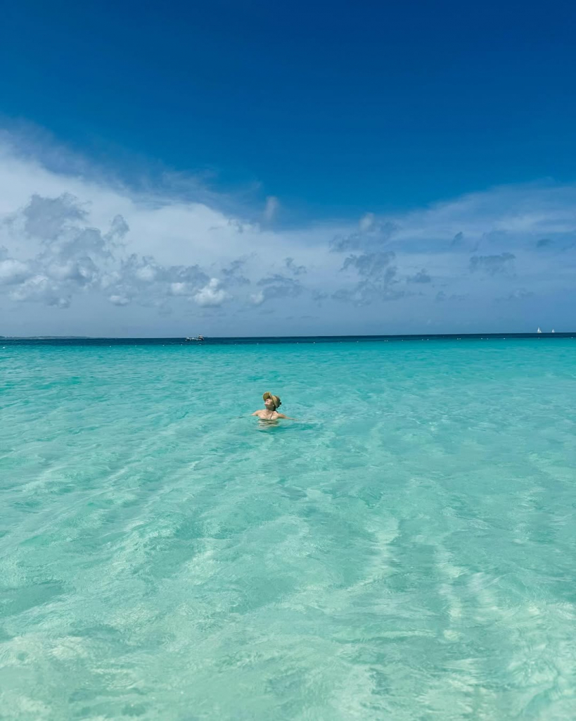 Angélica Em Anguilla, No Caribe (10)