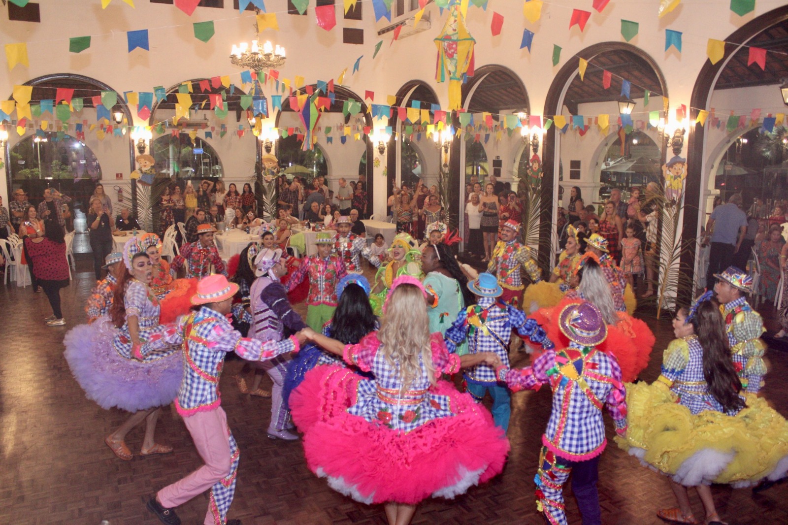 Ideal Clube e Fundação do Rim promovem festa junina beneficente em Fortaleza