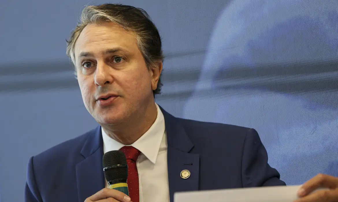 Camilo Santana rejeita cortes na Educação, defende mais investimentos e cobra atuação do Congresso