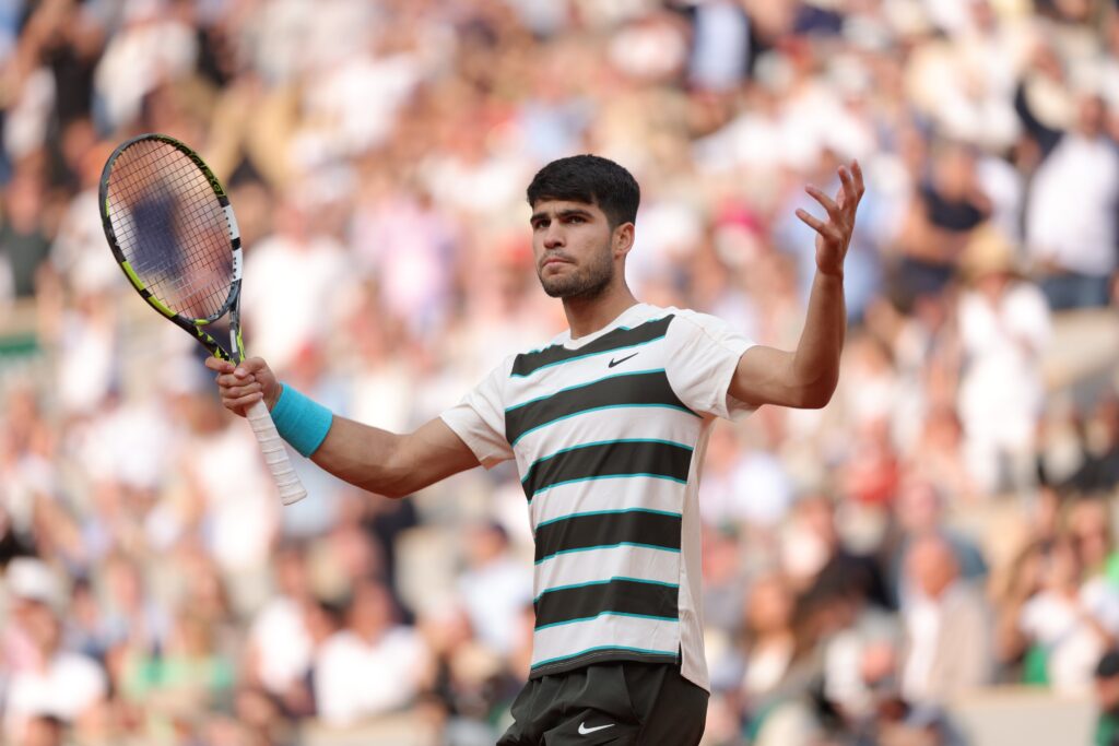 Alcaraz bate Sinner em final mais longa da história e é bi em Roland Garros